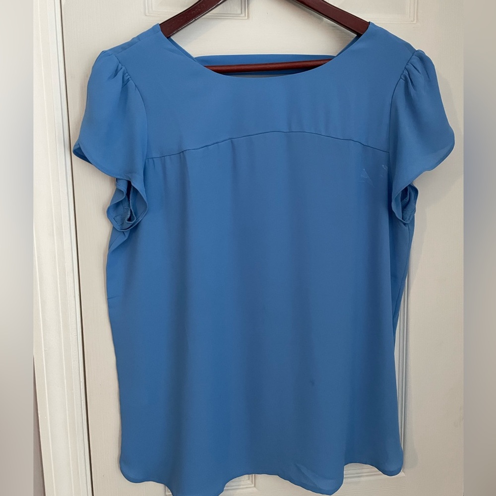 Women’s size M cornflower blue short sleeve blouse - loft